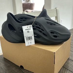 adidas Yeezy Foam RNR